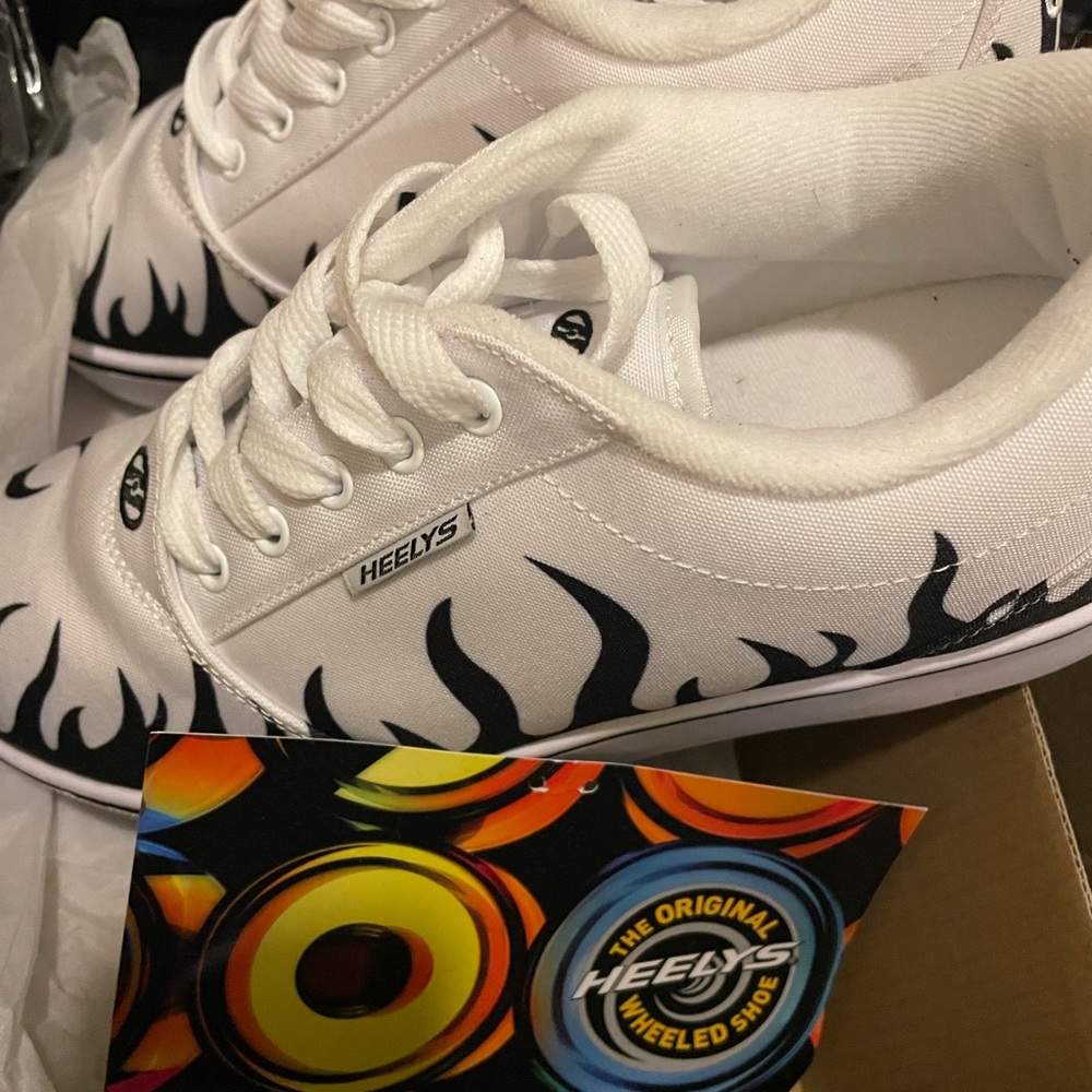 BRAND-NEW, NEVER WORN Heelys The Original Wheeled Shoe